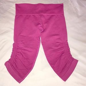 Lululemon in the flow crop